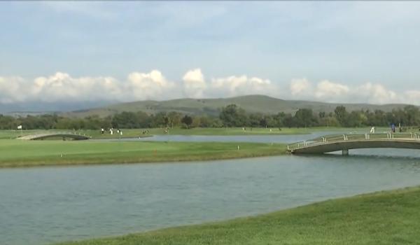 Golful, tot mai popular în România. Câţi români practică deja "sportul nobil"