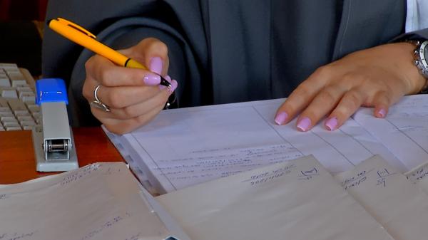 Tată din Iaşi, condamnat la închisoare, după ce şi-a pălmuit fiica pentru că a lipsit o noapte de la cămin