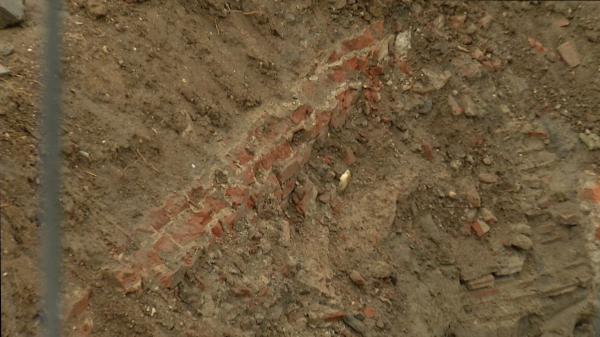 Mister după săpăturile la planşeul de la Piaţa Unirii. Zona ar putea ajunge şantier arheologic