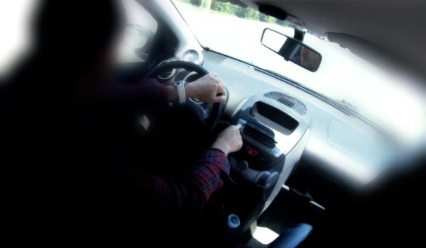 Părinţi condamnaţi la închisoare după ce le-a murit bebeluşul. Nu l-au ţinut în scaun special