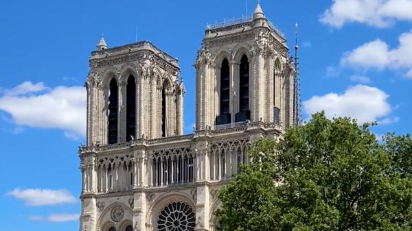 Turnurile de la Notre Dame, redeschise după renovare. Emmanuel Macron, primul vizitator oficial