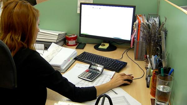 Funcționarii intră la "dieta verde". Guvernul limitează consumul de apă, energie și hârtie