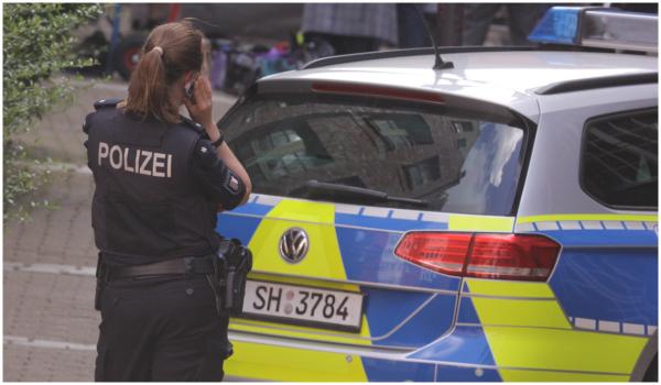 Șofer român de TIR, pus la pământ de polițiști germani. S-a urcat drogat la volan şi a făcut prăpăd în oraş