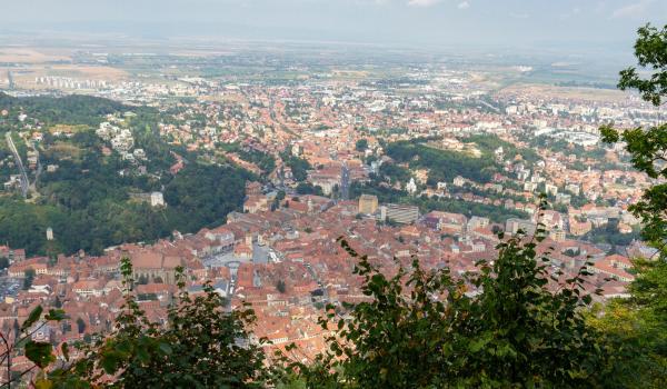 Braşovul în culori de toamnă. Oraşul de basm cucereşte atât turiştii, cât şi pasionaţii de fotografie