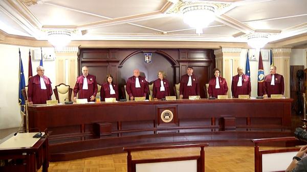 CCR va lua decizia privind pensiile speciale cu 2 zile înainte de verdictul ECOFIN pe măsurile de austeritate