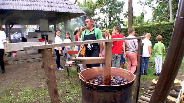 Locul din România unde s-a păstrat reţeta tradiţională de silvoiţă. Nu se pune niciun gram de zahăr