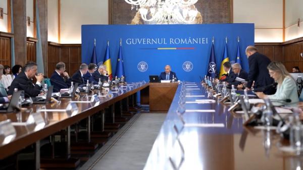 Se iau bani de la înzestrarea armatei pentru plata salariilor şi pensiilor din MApN