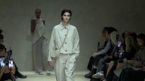 Prima prezentare la Milano fără "regele Giorgio". 15.000 de oameni au admirat piesele din colecţia omagiu