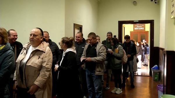 Cum arată sondajele înainte de votul care poate schimba direcţia Republicii Moldova