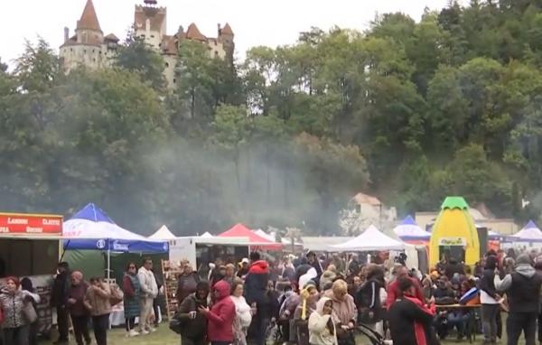 Tradiţia păstrată cu sfinţenie care a dat viaţă unui festival. Oamenii vin de la sute de kilometri pentru asta