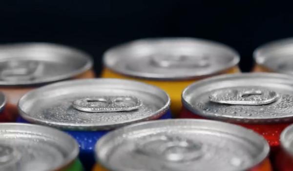 Băuturile interzise minorilor dar vândute în orice magazin: 70% dintre adolescenți le-au încercat