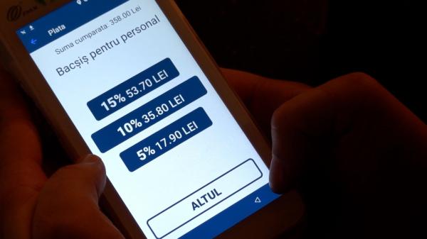 Bacşişul, trecut din oficiu de localuri la plata cu cardul. Refuzul apare pe pagina a doua