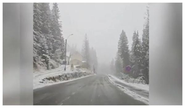 Iarnă în toată regula în zonele montane. Stratul de zăpadă măsoară 20 centimetri