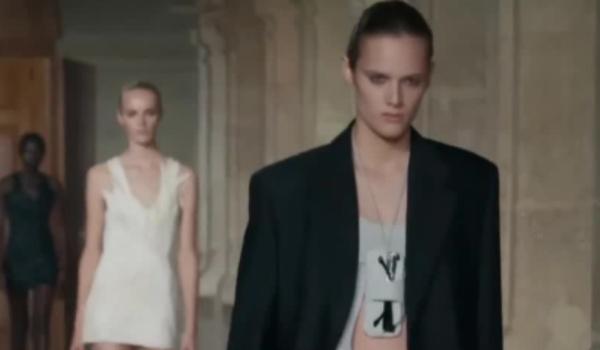 Victoria Beckham, lecţie de stil la Paris. Creatoarea şi-a lansat colecţia de primăvară - vară pentru 2026