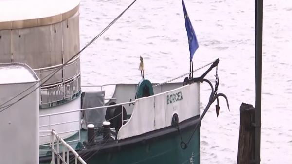 Vasul "Borcea", ancorat între Dunăre şi birocraţie. Nava de suflet a Casei Regale rugineşte pe malul Brăilei