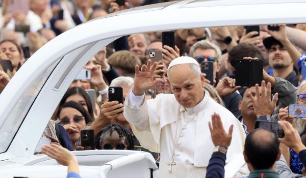 Emoţii la Jubileul Migranţilor de la Roma. Papa Leon: Trebuie să alegem pe cine slujim, pe Dumnezeu sau banii