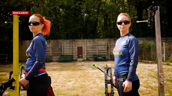 Surorile nevăzătoare care îşi fac echipă de tir cu arcul: "Nu e niciodată întuneric la noi"