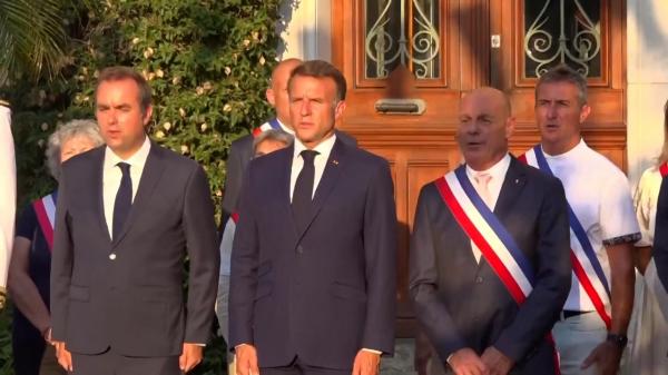 Haos în Franţa. Apropiaţii preşedintelui Emmanuel Macron îi cer demisia şi alegeri prezidenţiale anticipate