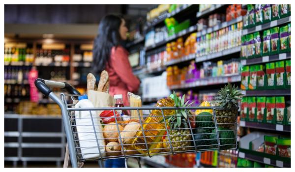 Un proiect depus la Senat propune ca produsele "marcă proprie" din marile magazine să fie limitate la vânzare