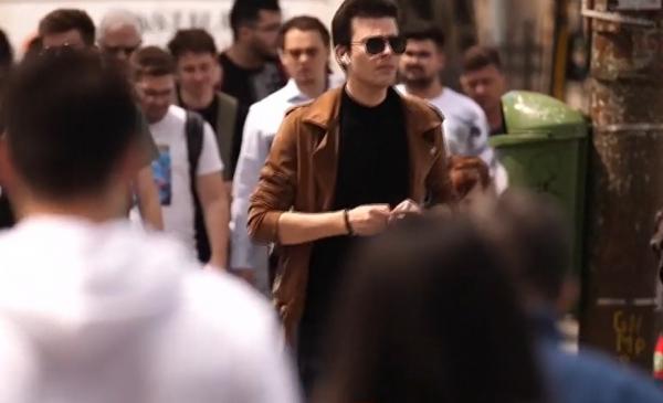 Românii, speriaţi de "gura lumii". Sfatul cu care vin psihologii