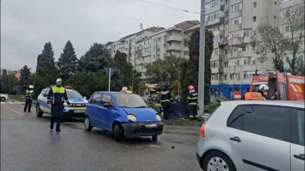Şofer de 75 de ani, mort la volan după un infarct, în faţa gării din Vaslui. Două tinere, martore la tragedie