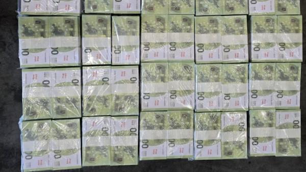 Miliardul de euro fals, folosit prin "metoda Maradona". Printre păcăliţi, Adi Minune sau Tzancă Uraganu