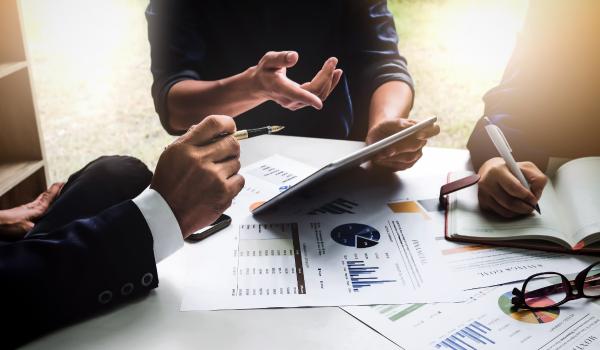 Jobul de viitor, căutat de tot mai mulţi tineri. Salariile ajung şi la 12.000 de lei 