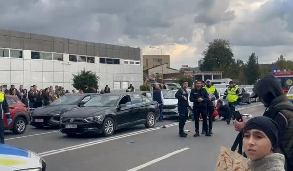 Filmul tragediei din Capitală. Fiul cel mare al femeii şi-a sunat mama, dar i-a răspuns un medic