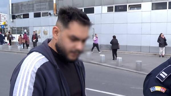 Şoferul care a spulberat pe trecere o mamă cu copilul în căruţ, reţinut. "Am pus frână, nu s-a oprit maşina"