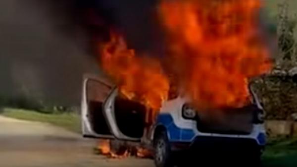 Autospecială de poliție, făcută scrum în timpul unei intervenții la Zalău