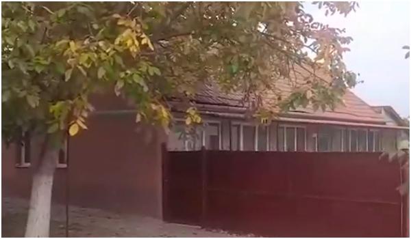 Mamă, înjunghiată mortal de fiul ei în Arad. Tânărul a sunat la 112 şi a recunoscut crima