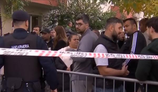 Ziua de după dezastru. Cozi, incertitudine și oameni care aşteaptă să-și recupereze bunurile