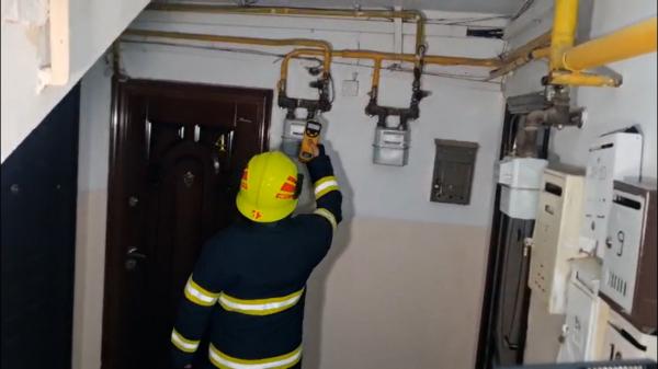 Zeci de persoane au fost evacuate dintr-un bloc din Caracal, din cauza mirosului de gaz