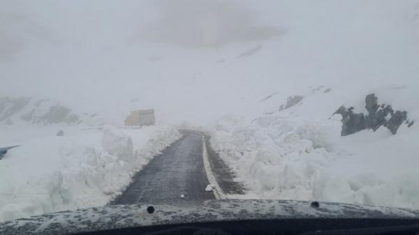 Transfăgărășanul și Transalpina, închise din cauza vremii. Ce porțiuni sunt afectate şi când se vor redeschide