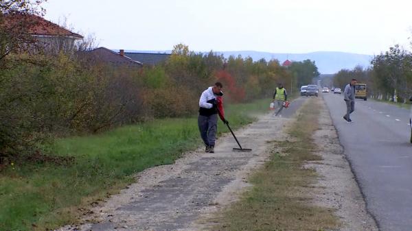 O comună cu 4.000 de oameni s-a apucat să facă piste de biciclete. Rezultatul, subiect de glume