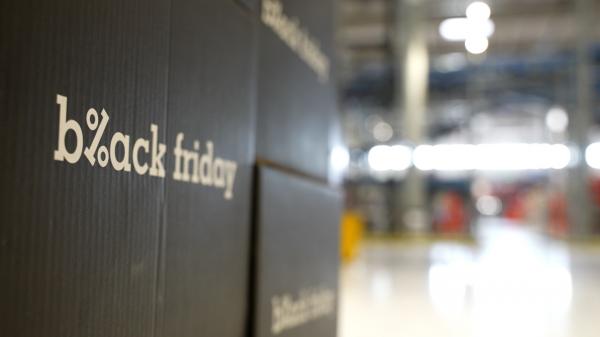 Black Friday scade în intensitate. Românii nu mai au bugete mari pentru cumpărături