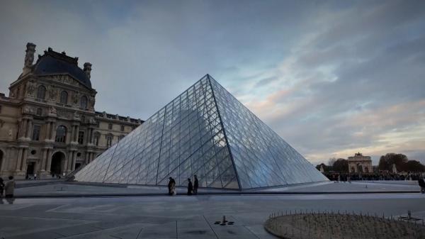 Jaful de la Luvru a declanşat o isterie turistică. Anchetatorii au reuşit să adune peste 150 de probe ADN