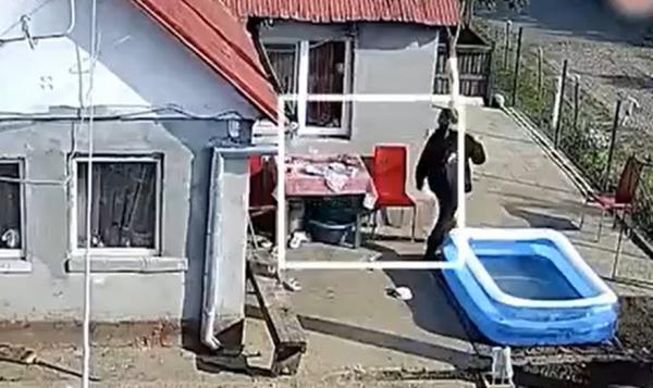 Momentul în care Emil Gânj vine s-o omoare pe Anda. Criminalul din Mureş e încă liber
