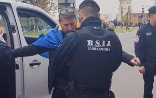 Incident la Catedrala Naţională: Jandarmeria a reţinut un bărbat după control. Ce avea în maşină