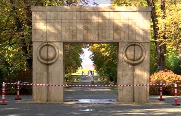 Ansamblul "Constantin Brâncuşi", în pericol de degradare. Proiectul, prea complex şi dificil de restaurat