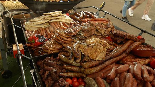 Parcul Izvor, transformat într-o bucătărie uriașă. Pofticioşii au gustat din bunătățile "Toamnei la Ceaun"