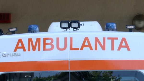 O tânără a născut singură, într-o pădure din Neamţ. Femeia de 22 de ani şi bebeluşul ei, salvaţi cu greu