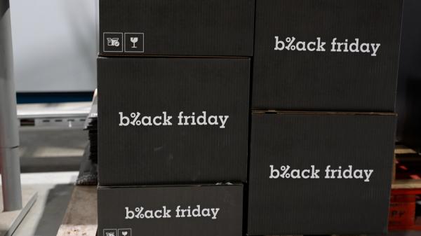 Black Friday cu prudenţă. Românii nu mai au bani de cheltuit, retailerii nu mai au reduceri la fel de mari