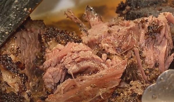 Ceafa de porc pierde teren. Tot mai mulți români aleg friptura de vită