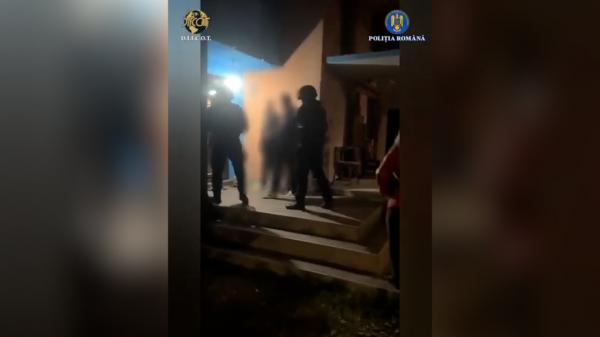 Un cuplu din Gorj şi-a vândut bebeluşul pentru 7.000 de euro. Cu banii primiţi şi-au cumpărat o maşină