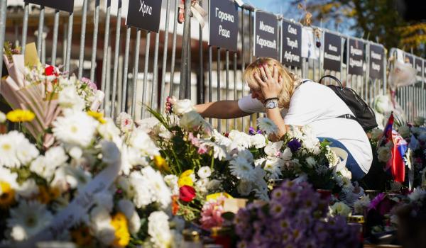 Zeci de mii de sârbi comemorează un an de la tragedia din Novi Sad. "În sfârșit suntem uniți"