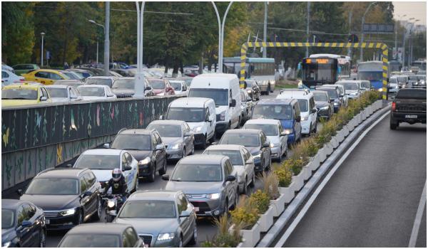 Blocarea intersecțiilor din București se amendează cu până la 2.000 de lei. Puțini știu regula