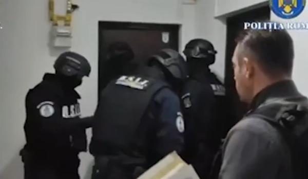 Cum acţiona reţeaua care a dat un tun de 7 milioane €, după ce a luat credite şi maşini de lux cu acte false