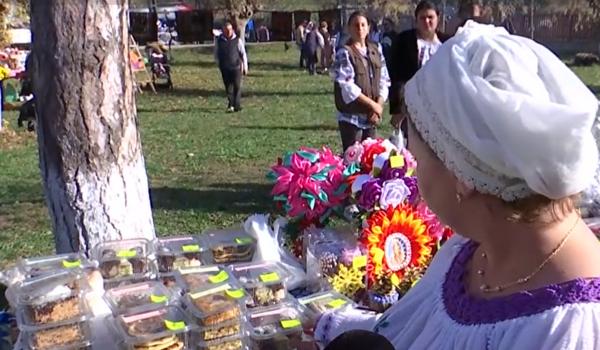 Târg de toamnă plin de arome și meșteșuguri vechi, într-un sat din Dolj. Cum au fost întâmpinați vizitatorii