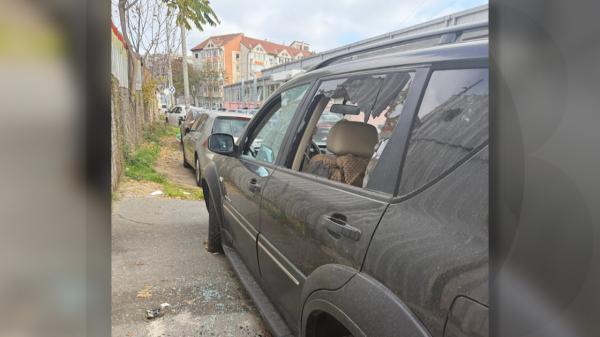 Intimidare în stil mafiot la Galați: mai multe mașini vandalizate, suspectul e încă necunoscut